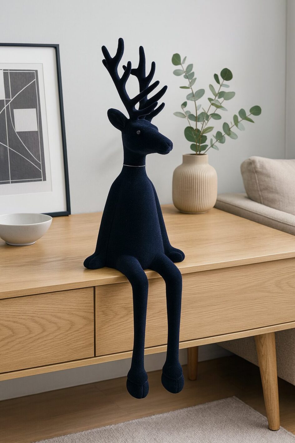 Schwarzer Hirsch beflockt - Kantenhocker Elch – Rentierfigur samtig - Weihnachtsdeko Modern - 2 Größen