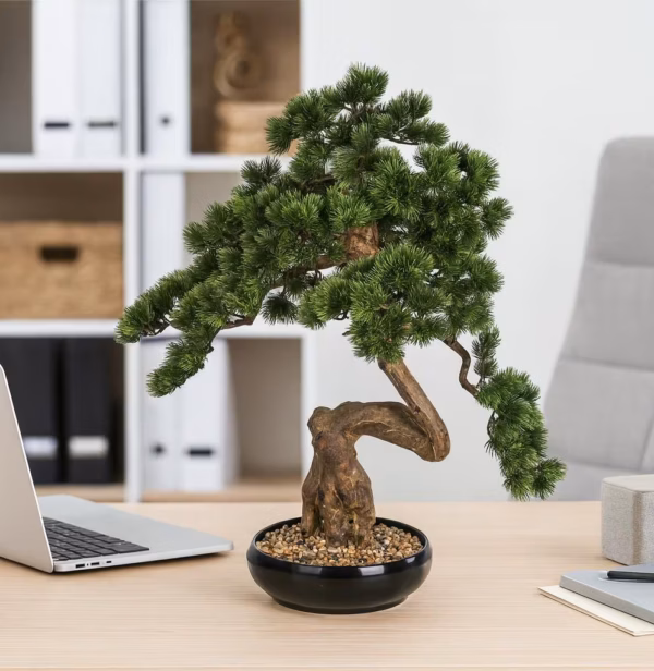 Künstlicher Bonsai Baum 76 cm hoch mit grünem Nadelwerk und geschwungenem Stamm im schwarzen Topf