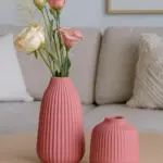 Rosa Keramikvase mit Rillen – Moderne Blumenvase in 2 Größen für frische Blumen