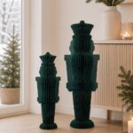 Großer Papier Nussknacker Grün – Weihnachtsdeko 2 Größen