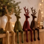 Kantenhocker Hirsch beflockt – Sitzfigur Weihnachtsdeko 56 cm | Deko Elch in 4 Farben
