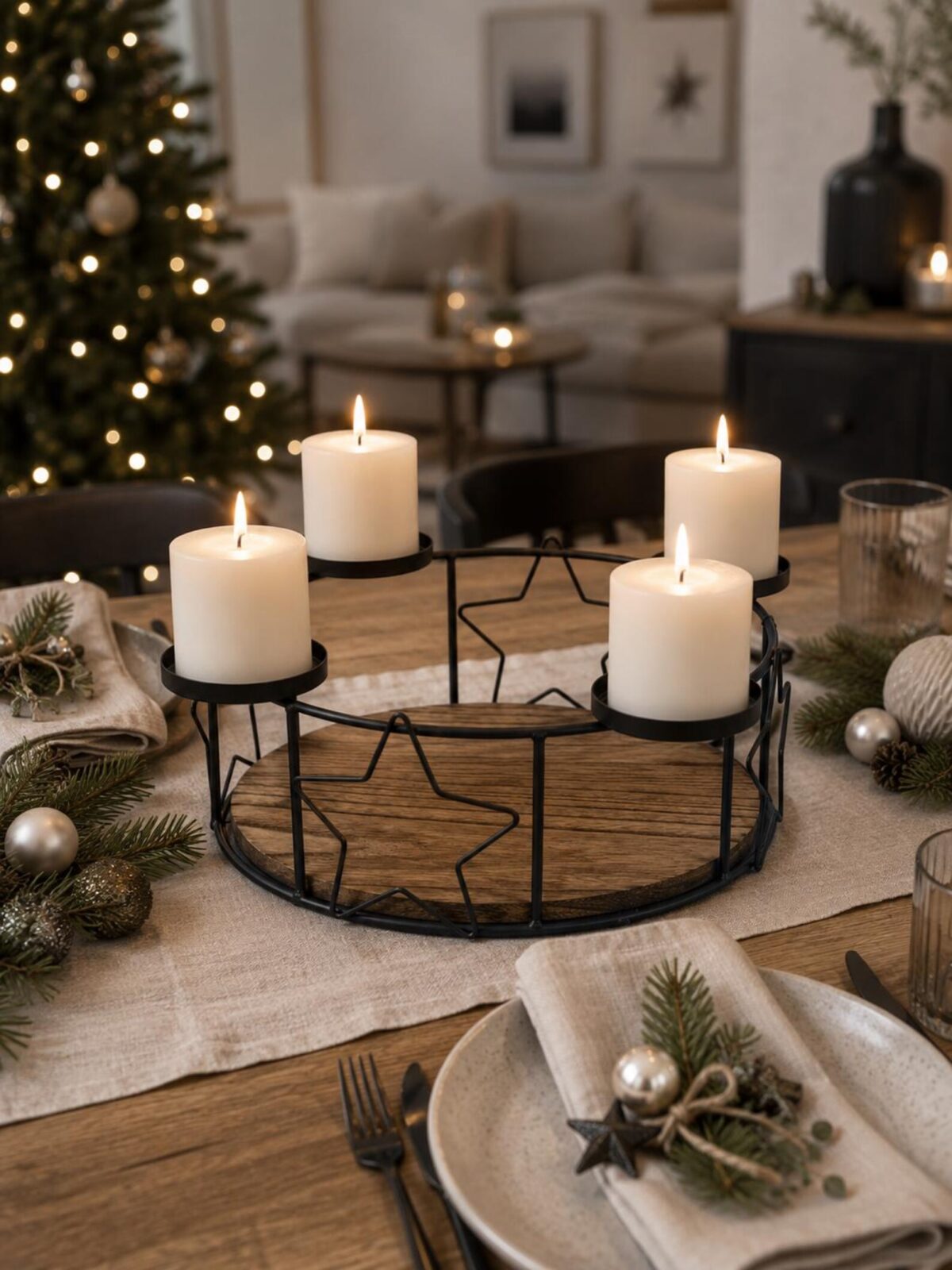 Adventskranz Metall Schwarz mit Holzboden – Adventskerzenhalter für 4 Stumpenkerzen | Tischkranz Weihnachten