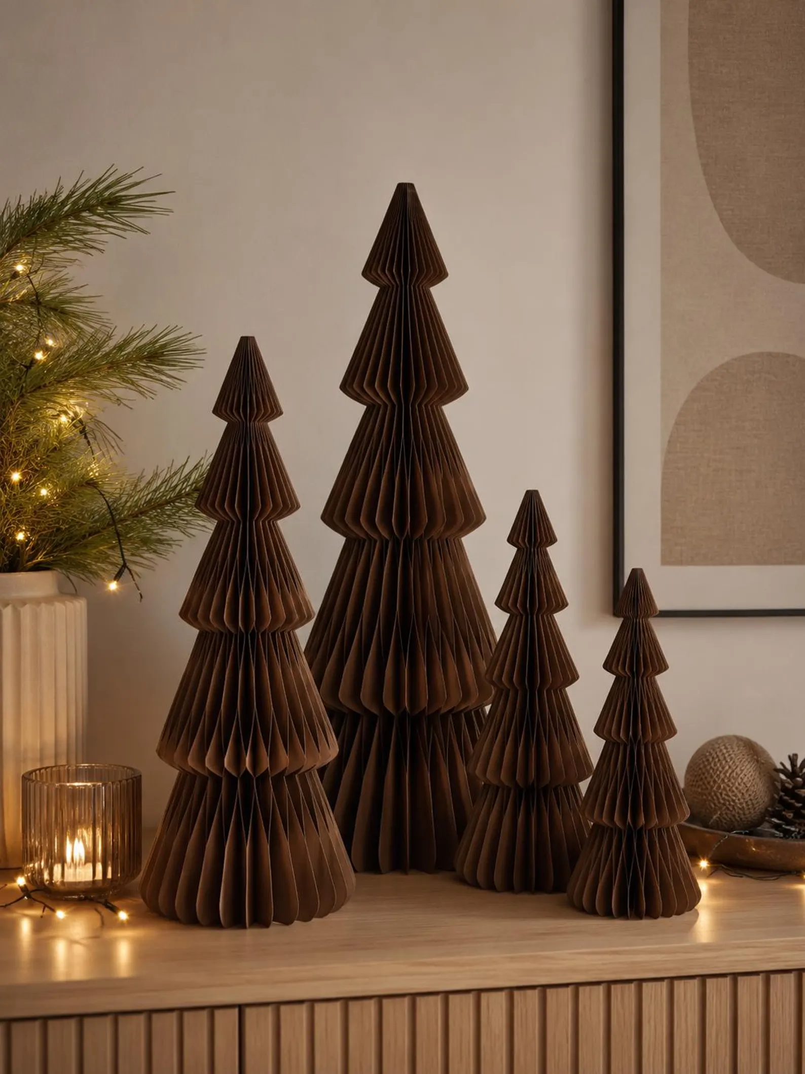 Papier Weihnachtsbaum Braun Papier Weihnachtsbaum Braun – Faltbarer Dekobaum mit Magnet, nachhaltige Weihnachtsdeko, 4 Größen – Bild 1