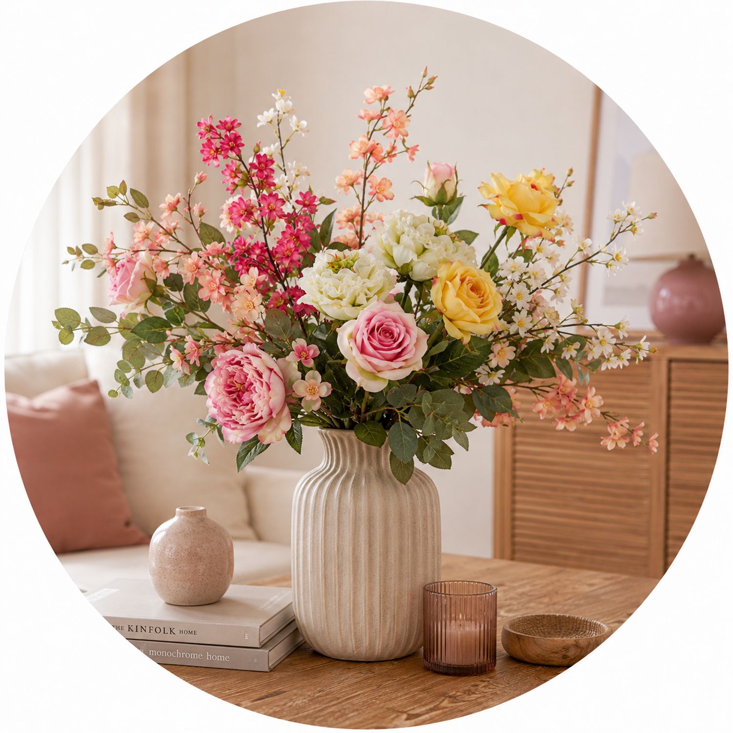 Hochwertige Kunstblumen als langlebige Blumendekoration für Wohnräume, Tischdekorationen und saisonale Arrangements.