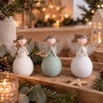 Weihnachtsengel Smile, Holzengel - Deko Engel Figur mit Metallflügeln - 2 Farben