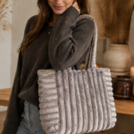 Shopper Damentasche, Flauschige Plüsch Tragetasche in Grau - Schultertasche - 52 x 33cm
