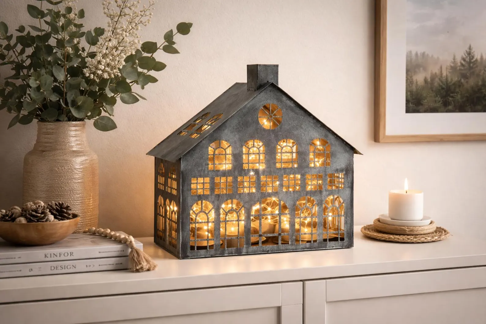 Metall Windlichthaus Grau – Dekoratives Lichterhaus mit Fenstern