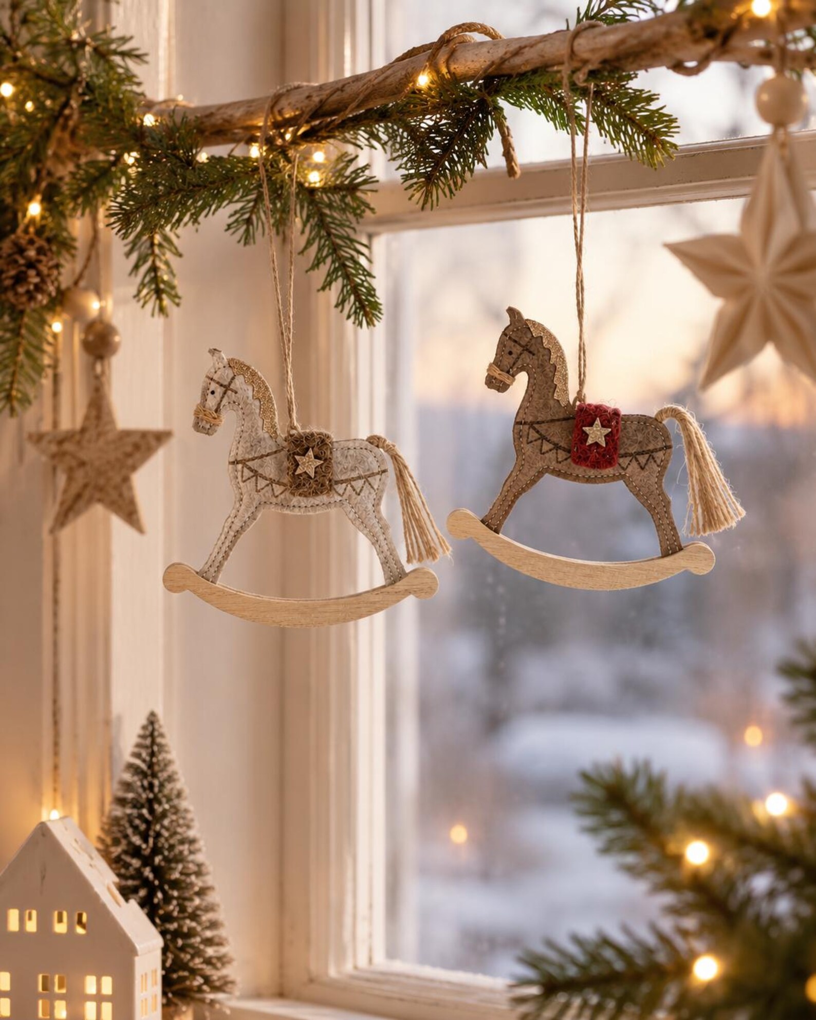 Schaukelpferd Anhänger Schaukelpferd Anhänger aus Filz & Holz – Weihnachtsbaumschmuck – Bild 1