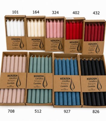 Rustic Stabkerzen 25 cm mit strukturierter Oberfläche in 9 Farben: Weiß, Wollweiß, Zartrosa, Rot, Karminrot, Hellbraun, Smaragdgrün, Atlantisblau und Schwarz – dekorative Kerzen für Tischdeko und Wohnaccessoires.